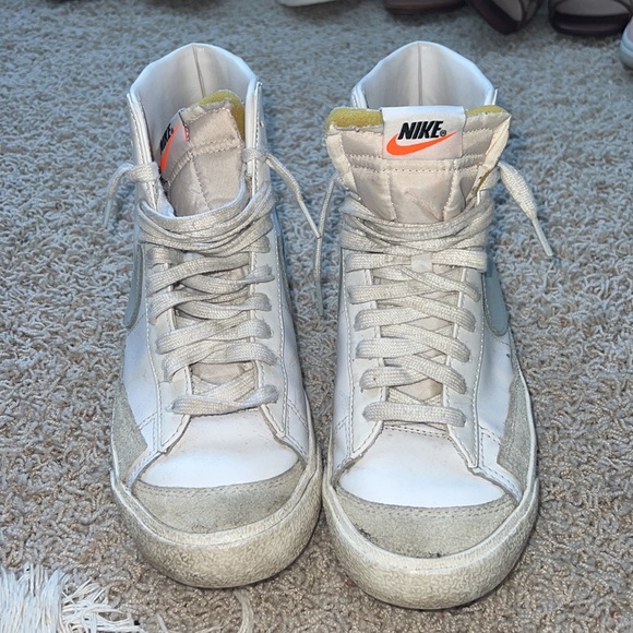 Nike Blazers - Picture 2 of 4